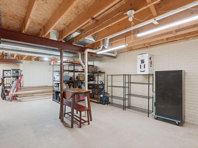 13370 Maple Ridge ROAD, New Berlin, WI 53151