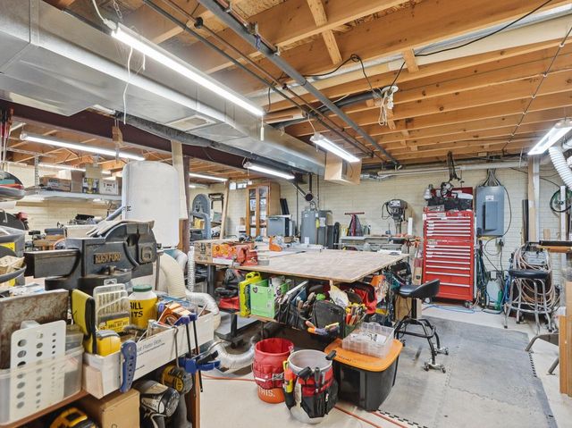 13370 Maple Ridge ROAD, New Berlin, WI 53151
