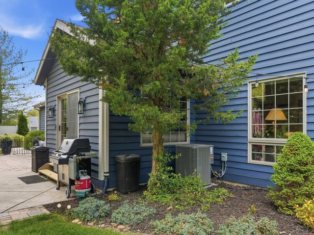 13370 Maple Ridge ROAD, New Berlin, WI 53151