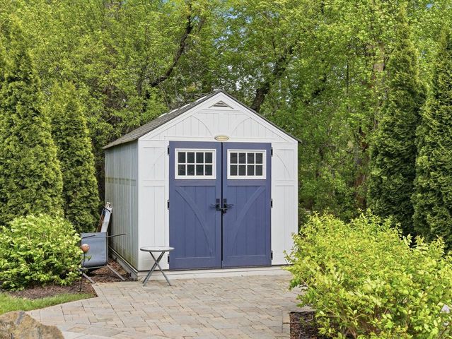 13370 Maple Ridge ROAD, New Berlin, WI 53151