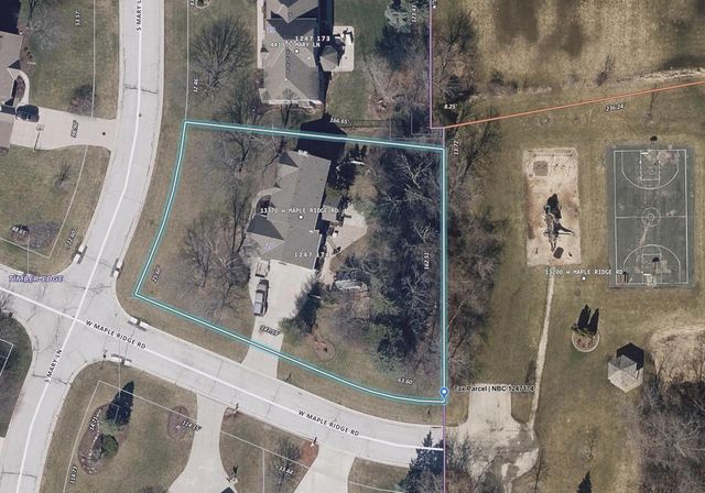 13370 Maple Ridge ROAD, New Berlin, WI 53151