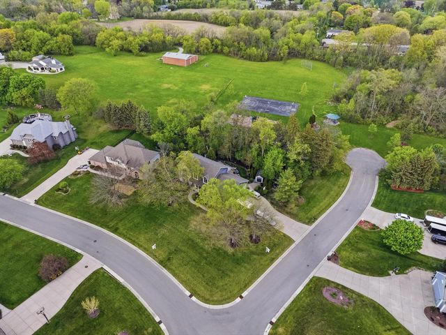 13370 Maple Ridge ROAD, New Berlin, WI 53151