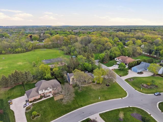 13370 Maple Ridge ROAD, New Berlin, WI 53151