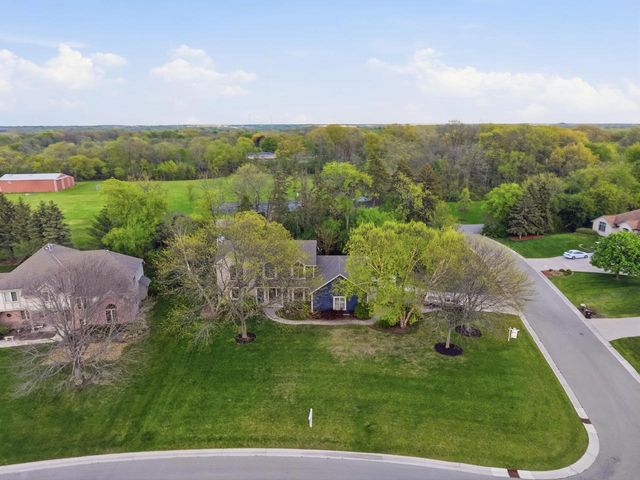 13370 Maple Ridge ROAD, New Berlin, WI 53151