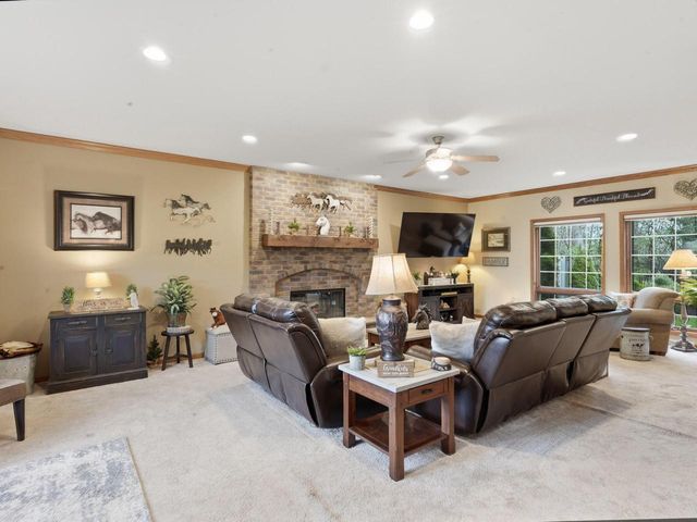13370 Maple Ridge ROAD, New Berlin, WI 53151