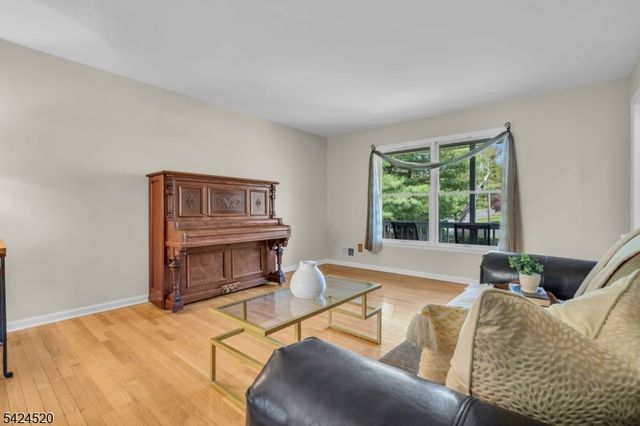 17 Revere St, Bridgewater Twp., NJ 08807
