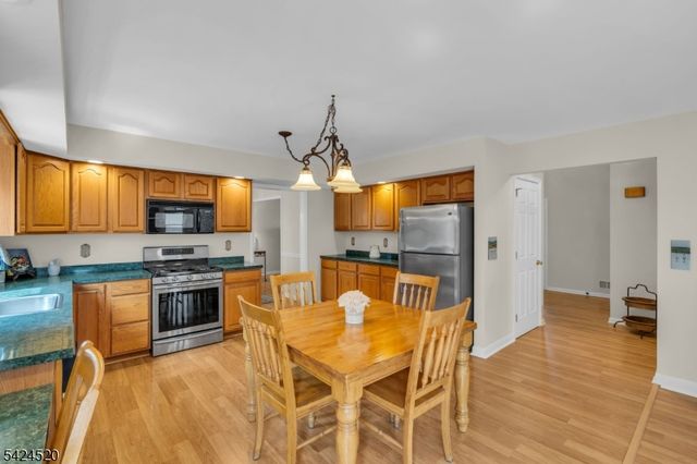 17 Revere St, Bridgewater Twp., NJ 08807