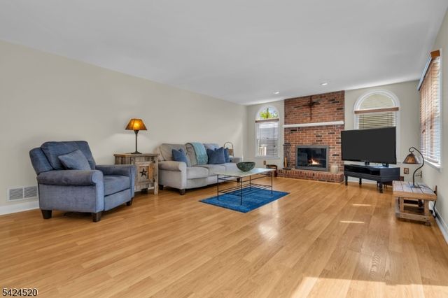 17 Revere St, Bridgewater Twp., NJ 08807