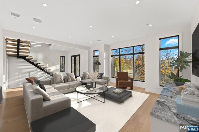 61 Edgewater Road, Cliffside Park, NJ 07010