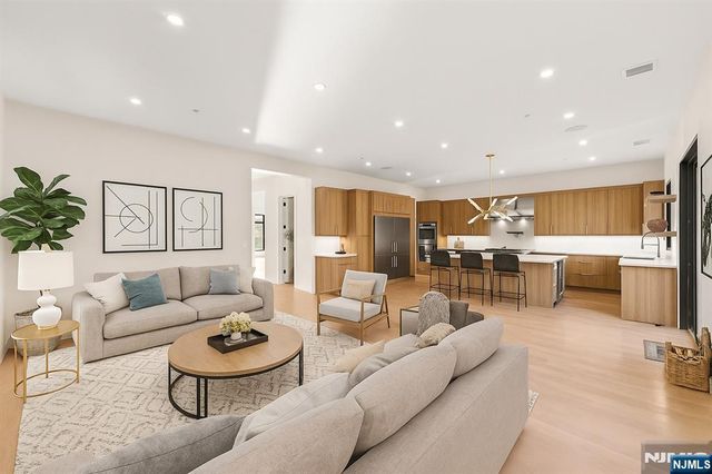 61 Edgewater Road, Cliffside Park, NJ 07010