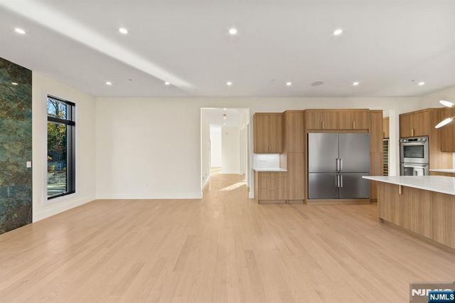 61 Edgewater Road, Cliffside Park, NJ 07010