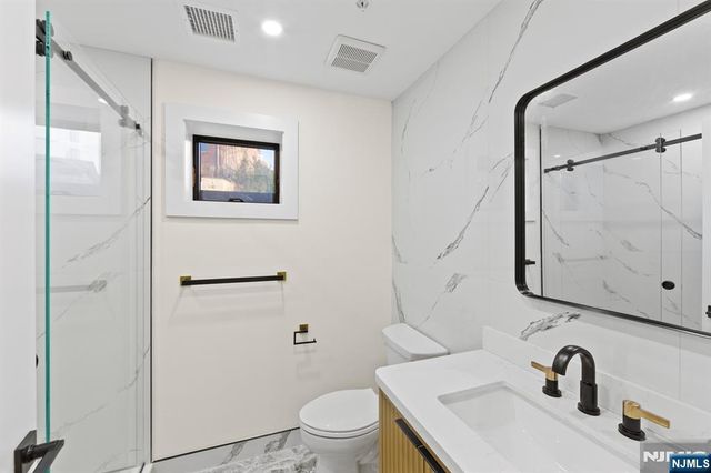 61 Edgewater Road, Cliffside Park, NJ 07010