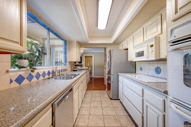 13003 chateau forest, San Antonio, TX 78230