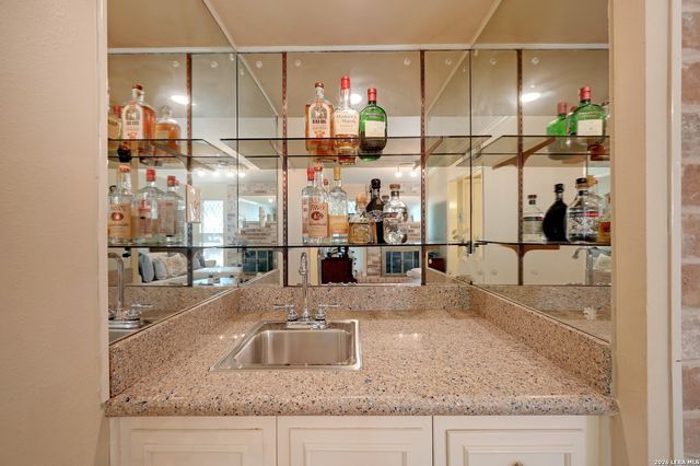 13003 chateau forest, San Antonio, TX 78230