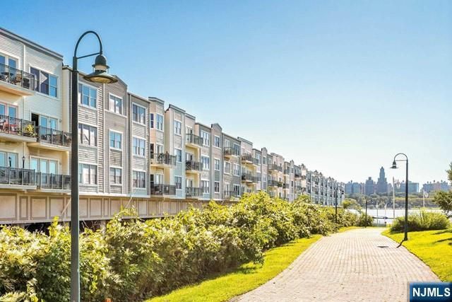 331 Promenade, Edgewater, NJ 07020