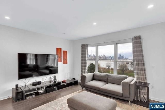 331 Promenade, Edgewater, NJ 07020
