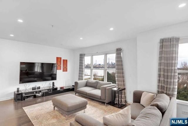 331 Promenade, Edgewater, NJ 07020