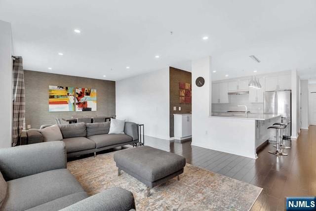 331 Promenade, Edgewater, NJ 07020