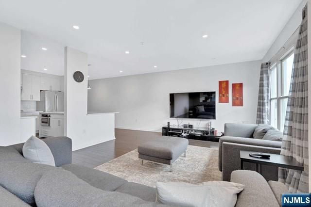 331 Promenade, Edgewater, NJ 07020