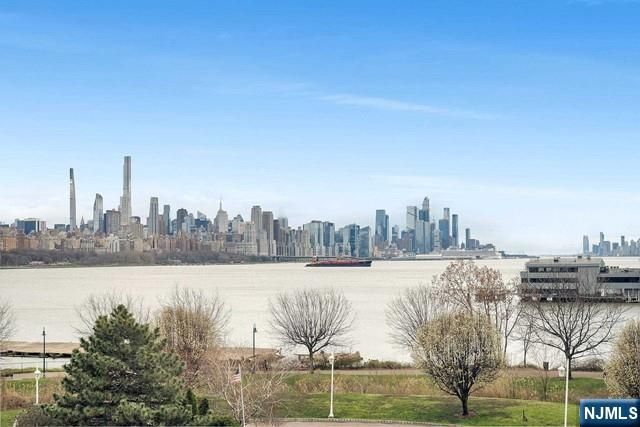 331 Promenade, Edgewater, NJ 07020