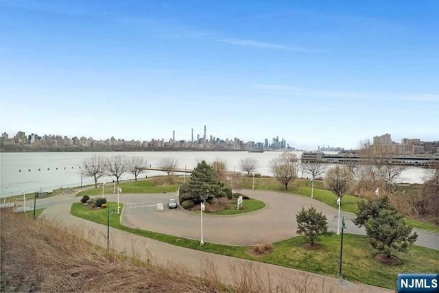 331 Promenade, Edgewater, NJ 07020