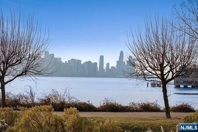 331 Promenade, Edgewater, NJ 07020