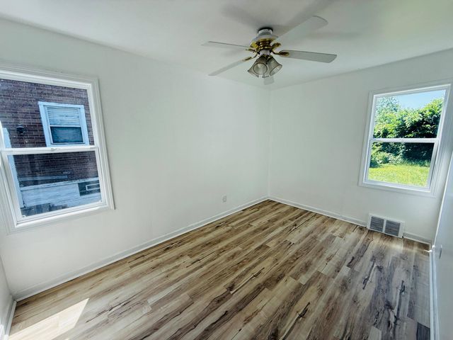 54 E Fairmount Avenue, Pontiac, MI 48340