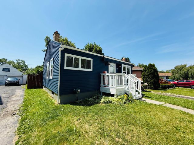 54 E Fairmount Avenue, Pontiac, MI 48340