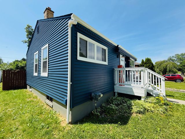 54 E Fairmount Avenue, Pontiac, MI 48340