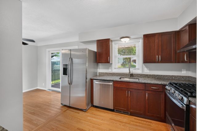 7205 Maple Drive, Urbandale, IA 50322