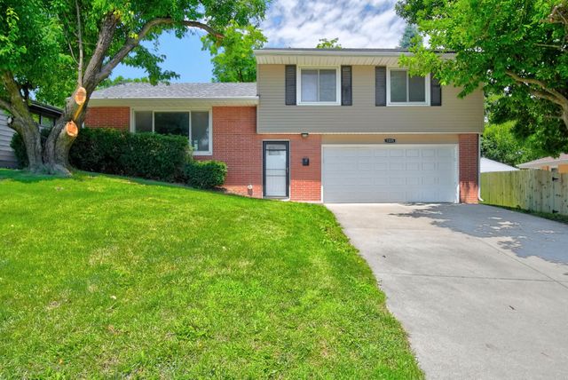 7205 Maple Drive, Urbandale, IA 50322