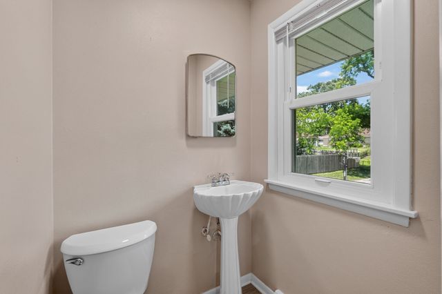 7205 Maple Drive, Urbandale, IA 50322