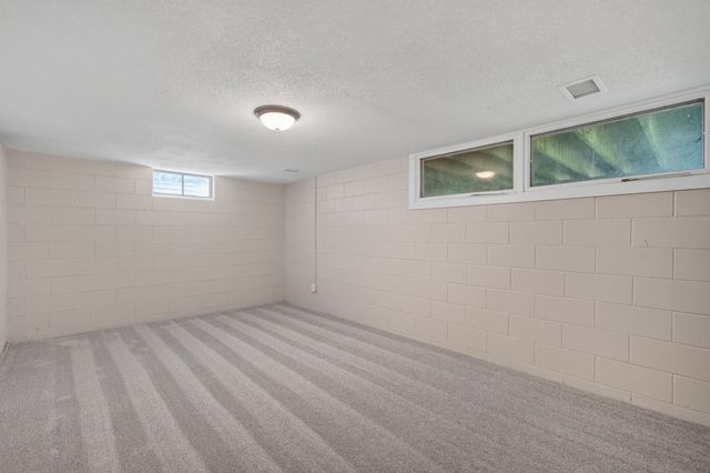 7205 Maple Drive, Urbandale, IA 50322