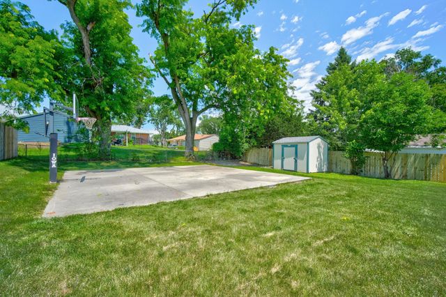 7205 Maple Drive, Urbandale, IA 50322