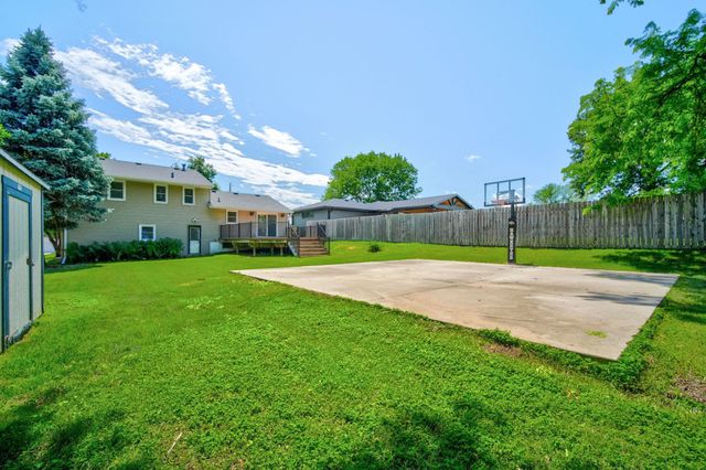 7205 Maple Drive, Urbandale, IA 50322