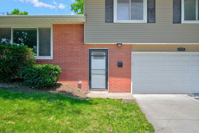 7205 Maple Drive, Urbandale, IA 50322