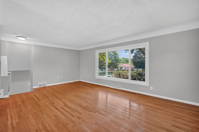 7205 Maple Drive, Urbandale, IA 50322
