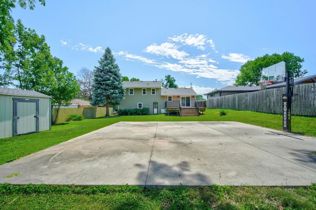 7205 Maple Drive, Urbandale, IA 50322
