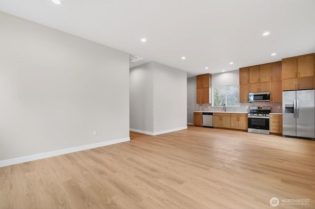 11 Sun Crest Lane, Cathlamet, WA 98612