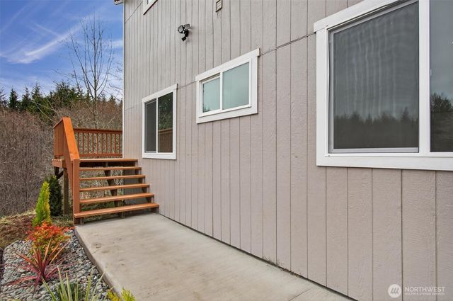 11 Sun Crest Lane, Cathlamet, WA 98612