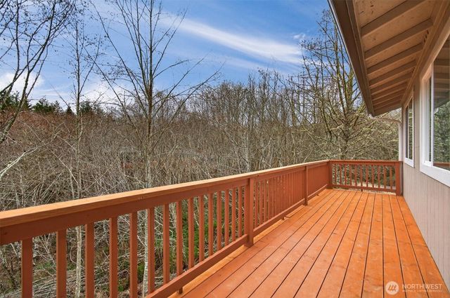 11 Sun Crest Lane, Cathlamet, WA 98612