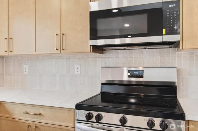 11 Sun Crest Lane, Cathlamet, WA 98612