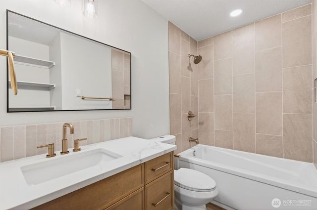 11 Sun Crest Lane, Cathlamet, WA 98612