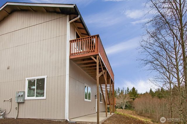 11 Sun Crest Lane, Cathlamet, WA 98612