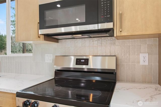 11 Sun Crest Lane, Cathlamet, WA 98612