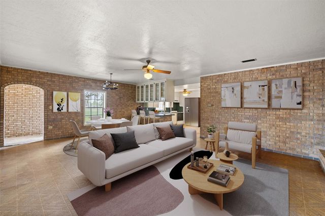 4361 Us Highway 77 S, Hallettsville, TX 77964