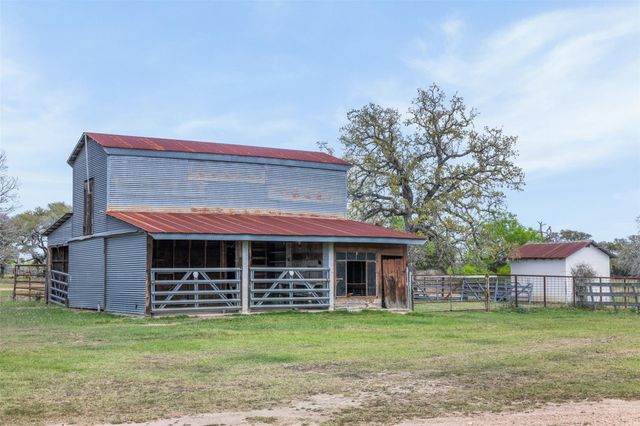 4361 Us Highway 77 S, Hallettsville, TX 77964