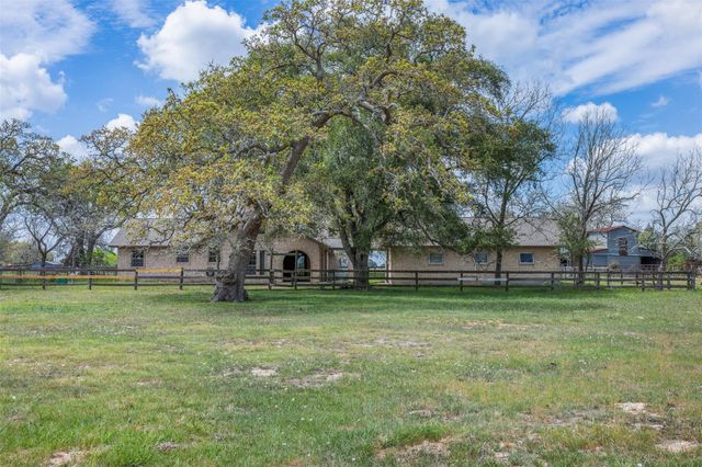4361 Us Highway 77 S, Hallettsville, TX 77964