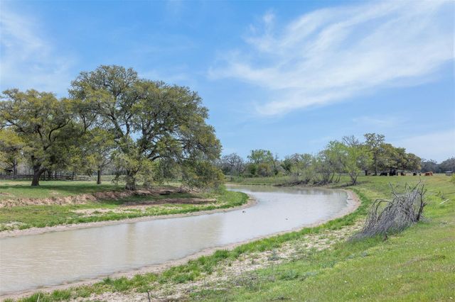 4361 Us Highway 77 S, Hallettsville, TX 77964