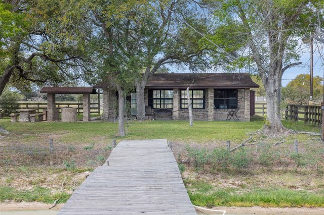 4361 Us Highway 77 S, Hallettsville, TX 77964